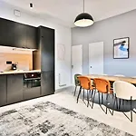 Stylish 2-bedroom Loft In The Heart Of With Air Conditioning アパート *